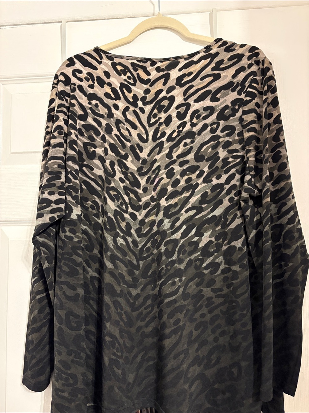 Belle Kim Gravel Animal Print Long Sleeve V-Neck Tunic PtP 25 L 28 - Picture 4 of 4